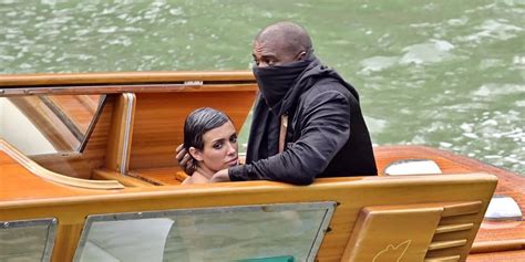 Venezia, Kanye West e Bianca Censori banditi da una .